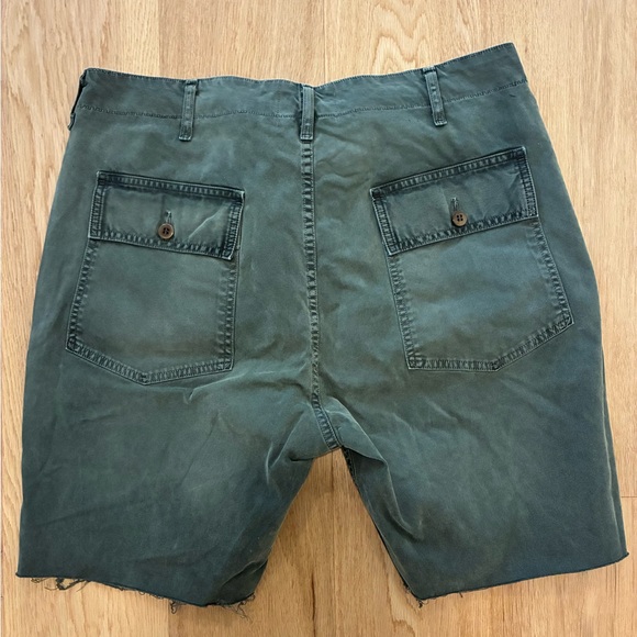 Citizens Of Humanity Raw Hem Fatigue Short
NEW! Size 33 - Made in USA - Picture 2 of 5
